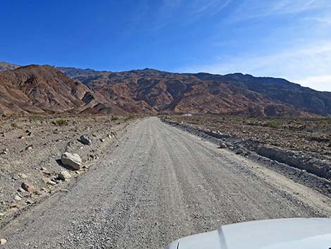 Mosaic Canyon Road